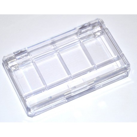 Prazna plastična paleta